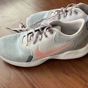 Nike flex women's shoes size 9.5